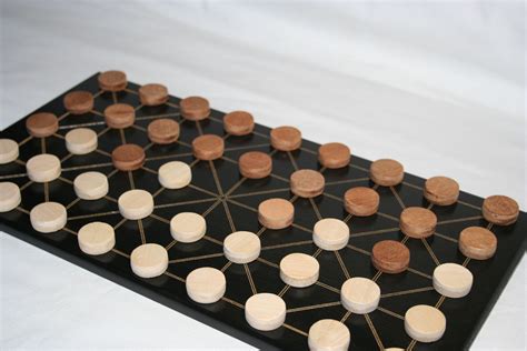 Centro de mesa con un diametro de 47 cm. Tablero de Fanorona | Juegos y juguetes, Juguetes de madera y Artesanal