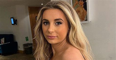 Pregnant Dani Dyer Shares Guilt Of Booking A C Section As She Plans Twins Arrival Ok Magazine