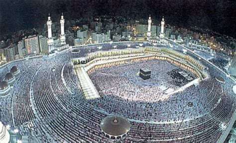 What is the muslim place of worship called? Worlds Incredible: Medina(The Prophet's Mosque)-Saudi Arabia