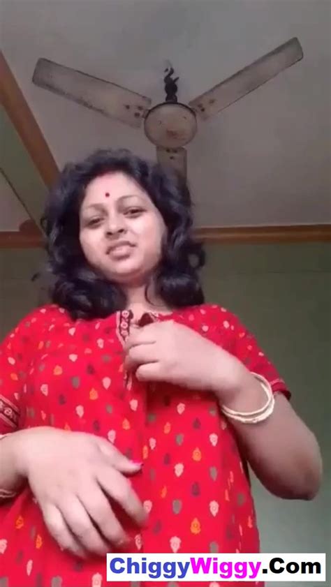 Kya Mast Maal Aunty Hai Video Call Par Jawan Lover Ko Boobs Dikhati