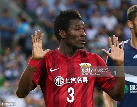 Asamoah Gyan Of Shanghai Sipg Gestures During The Afc Asian Champions News Photo Getty Images