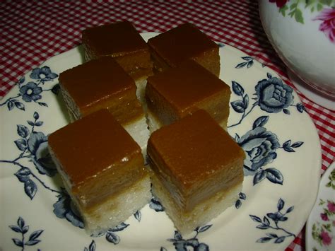 Setelah masak, ia kemudiannya dipotong mengikut saiz hidangan. DIARI DIELA: Kuih Seri Muka Gula Merah