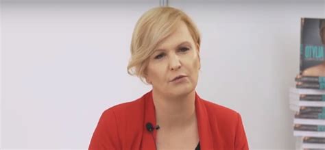 Moja historia to intymna i przejmująca opowieść o życiu wielkiej sportsmenki, którą los wyniósł na piedestał. Otylia Jędrzejczak po raz pierwszy wyznała najbardziej ...