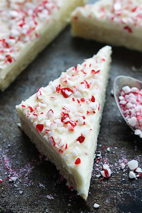 Best christmas mint candy from all the bark recipes you could ever need for the holidays. Peppermint Crunch Sugar Cookie Bars | Creme De La Crumb