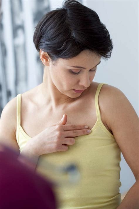 Fibroadenoma de mama Síntomas tratamiento y complicaciones