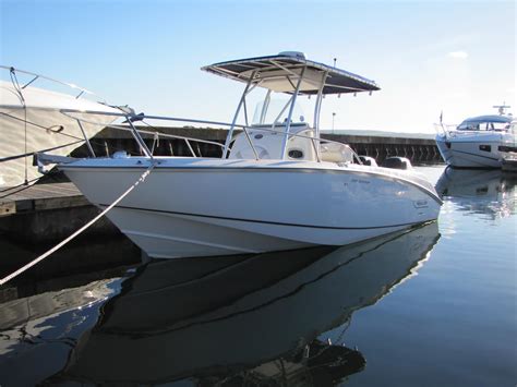 2005 Boston Whaler 240 Outrage Power Boat For Sale
