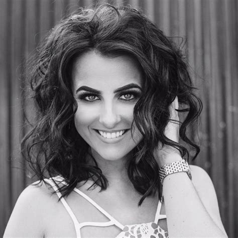 Country Singer Lisa Mchugh Is Looking For Extras To Star Her New Music