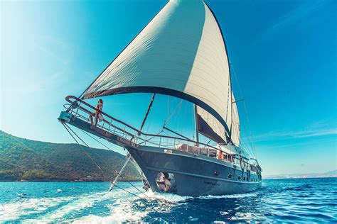 Virtuoso Sailing In Clear Waters Luxury Yacht Browser By