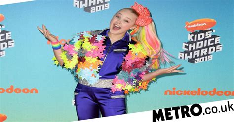 Jojo Siwa Fans Say Dont Label Her Sexuality Until She Does Metro News