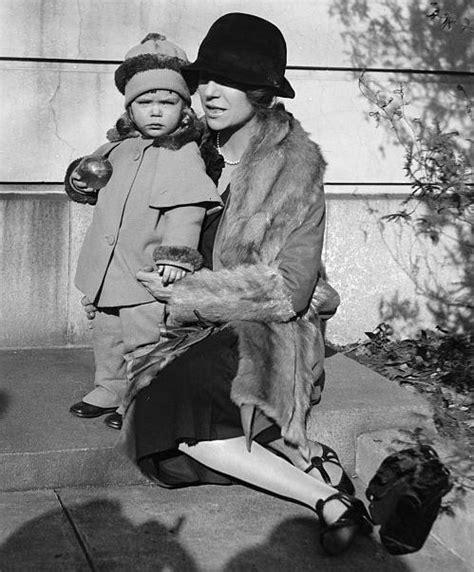 Alice Roosevelt Longworth With Her Daughter Paulina Alice Roosevelt American Princess