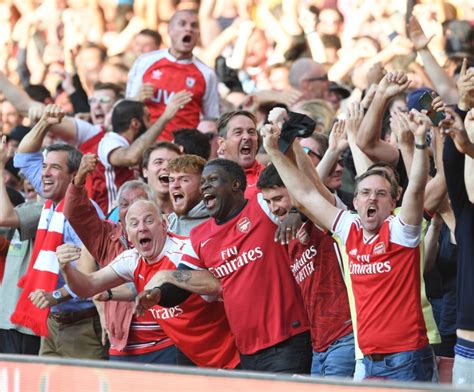Arsenal Legend Ian Wright Celebrates Like Crazy In Front Of Tottenham