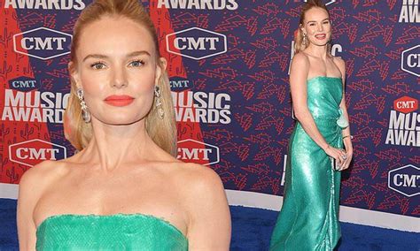 Kate Bosworth Looks Like A Mermaid In Seafoam Gown At 2019 Cmt Awards Cmt Awards Kate