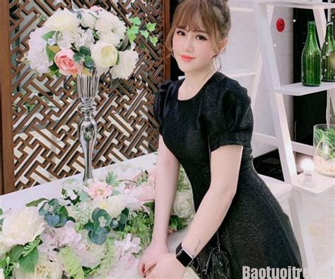 Tối ngày 24/5, nam nghệ sĩ xuất hiện trong clip phân trần, khẳng định không ăn chặn tiền từ thiện. Tiểu sử ca sĩ Ý Linh: Ý Linh là ai? Năm sinh? quê ở đâu ...