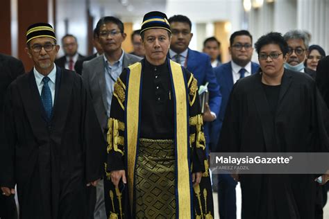 Yang dipertua dari timbalan yg dipertua dewan negara. Datuk Azhar Azizan Harun, Yang Dipertua Dewan Rakyat Yang ...