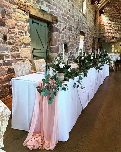 Rustic Barn Top Table Decor Ideas With Chiffon Table Runner And