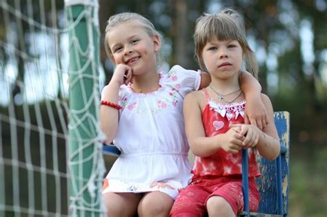 Братья и сестры Как выстроить отношения между старшими и младшими детьми Психология жизни