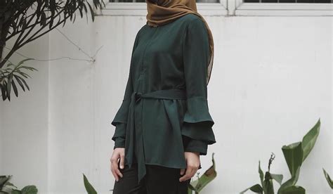 Tunik ootd maroon grosir tanah abang baju import online tunik ootd maroon 61rb min 3pc ecer 66rb fit m bhm twiscone tgn pjg ktn kotak maron kcg idup ld84cm pjg75cm 150gr pusat grosir tanah sumber gambar : 35+ Ide Ootd Hijab Kemeja Hijau Army - My Red Gummi Bear