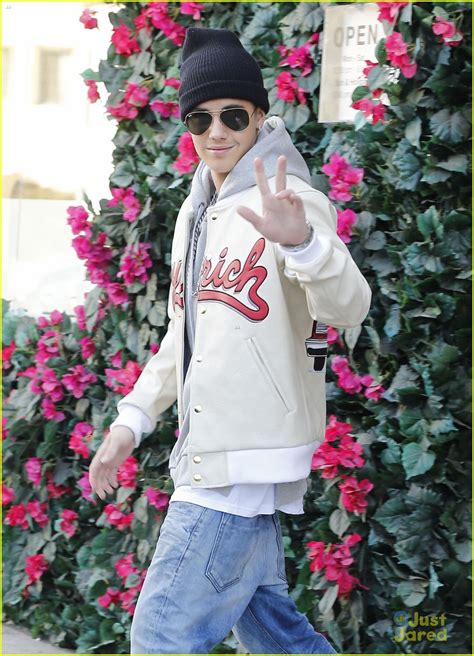 justin bieber was caught lookin fly while shopping photo 674301 photo gallery just jared jr