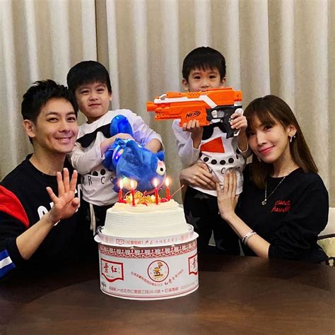 8 Tahun Menikah Ini 10 Potret Harmonis Jimmy Lin Dan Kelly Chen