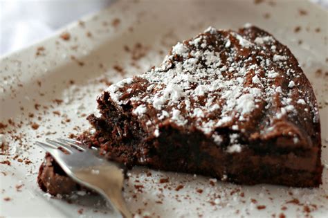 Spanish Chocolate Almond Cake Recipe