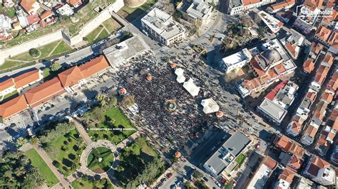 Η πνευμονική ίνωση είναι μια χρόνια νόσος του πνεύμονα, κατά την οποία ο φυσιολογικός πνεύμονας αντικαθίσταται με ινώδη ιστό, καταλήγοντας προοδευτικά στην. «ΠΑΝΩ ΑΠΟ ΤΑ ΠΤΩΜΑΤΑ ΜΑΣ». ΕΔΩ ΕΙΝΑΙ ΕΛΛΑΔΑ! ΜΕΓΑΛΕΙΩΔΕΙΣ ...