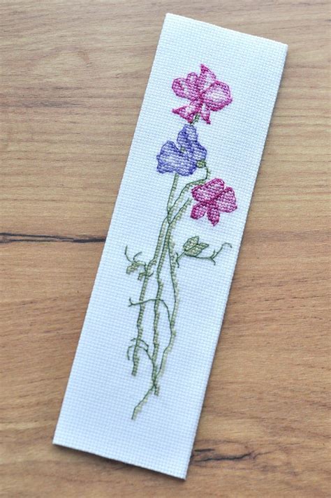 cross stitch bookmark pattern floral sweet pea flowers etsy クロスステッチのしおり かわいいクロスステッチ クロスステッチの