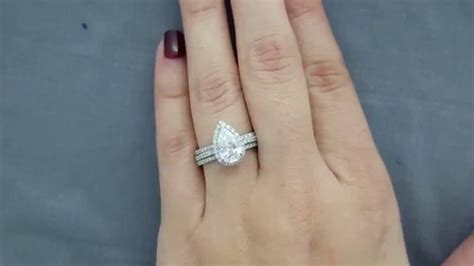 The Best Pear Shaped 2 Carat Engagement Rings