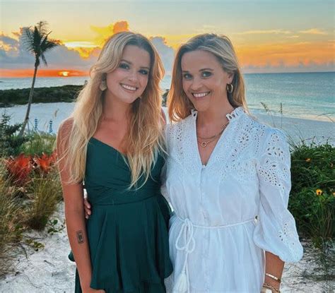 Reese Witherspoon Poses With Daughter Ava Phillippe For Fun Selfie Perfect Summer Night With