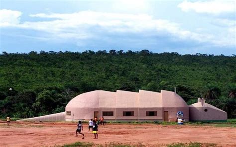 Escola Em Formato De Tatu Construída Para Indígenas Do Mato Grosso