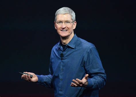 Apples Tim Cook Made 128 Million In 2017 Took Private Jets Only