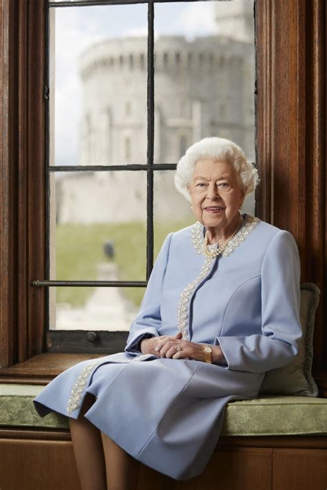 Queen Elizabeth Poses For Brand New Platinum Jubilee Portrait
