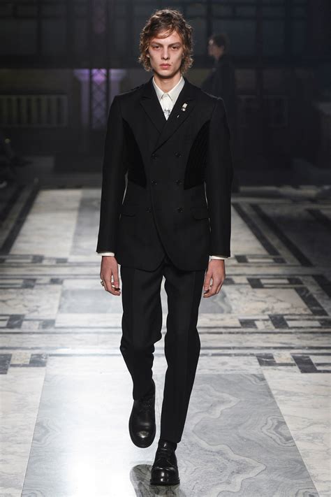 Alexander Mcqueen Menswear F W 2016 London Graveravens