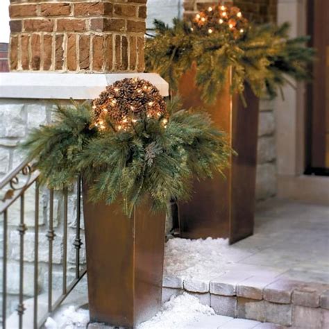 30 Amazing Outdoor Christmas Trees Ideas Homishome