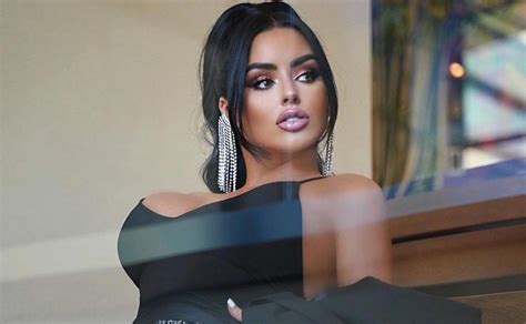 Abigail Ratchford Groovy Cleavage Photo Pandesia World Hot Sex Picture