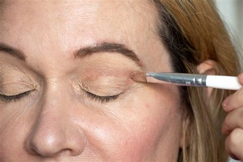 step by step hooded eye makeup tutorial that s perfect for women over 40 hooded eye makeup