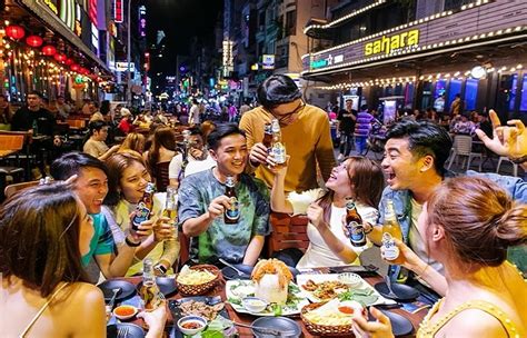 bui vien walking street perfect place for saigon night life