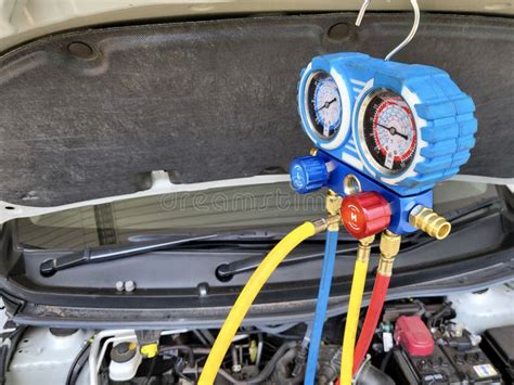 Check The Air Conditioning Refrigerant Pressure On The Car Stock Photo