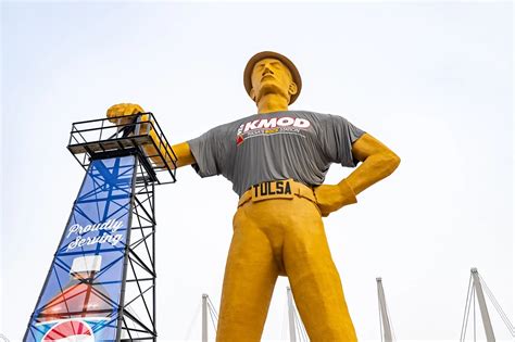 Golden Driller Statue In Tulsa Oklahoma Silly America