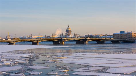 Saint petersburg lomonosov bridge and trinity cathedral at sunse. Sankt Petersburg im Winter - Arabella's World of Travel