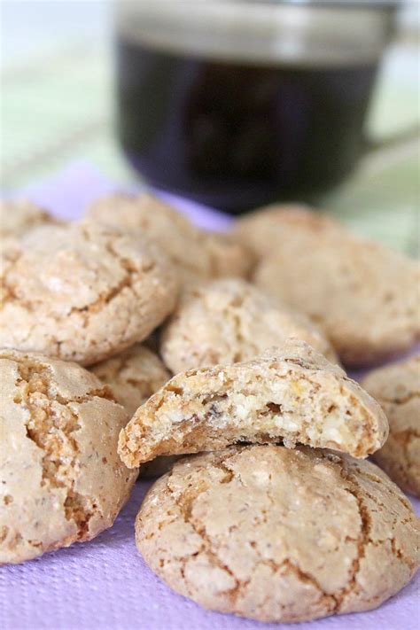 16 easy ways to use almond flour. Easy Almond Macaroons | TheBestDessertRecipes.com
