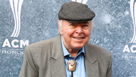Country Music Hall Of Famer Roy Clark Dead At 85 1069 Fm The Ranch