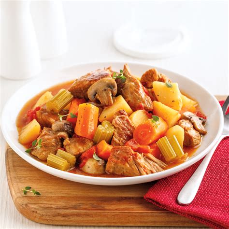 Ragoût de veau de grain et légumes à lautocuiseur