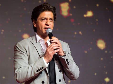 shah rukh khan gives life lessons at dubai event bollywood gulf news