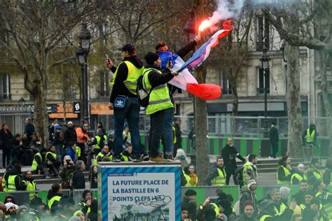 At Least 53 Arrested At Yellow Vest Protests In Paris As They Continue