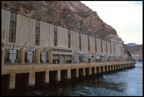 Mccarran international airport is 25 minutes' drive away from boulder inn and suites. Hoover_dam_transformers_Arizona_2