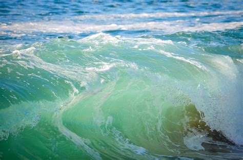 Seafoam Green Wave With Thick White Foam Photograph By Lynn Langmade