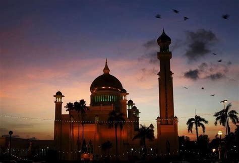 sultan omar ali saifuddin mosque bandar seri begawan brunei olivia harris newscom reuters