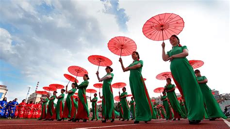 Largest Gathering Of People Wearing Cheongsam Guinness World Records