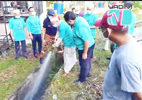 Msjid unik di pulau labuhan für an'nur jamek mosque. Menteri Agama sertai YADIM Labuan bersih masjid Jamek Kg ...