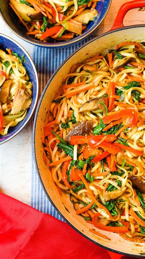 Touch device users, explore by touch or with swipe gestures. Easy Breezy Vegetable Lo Mein | Recipe | Chinese ...